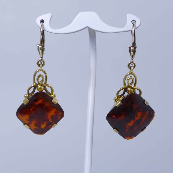 Rudolf Reich - Earrings with amber diamonds