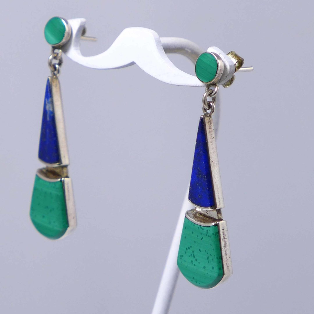 Hanging stud earrings with malachite and lapis lazuli