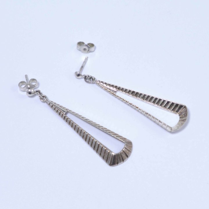 Ear studs with silver triangles from the 1980s
