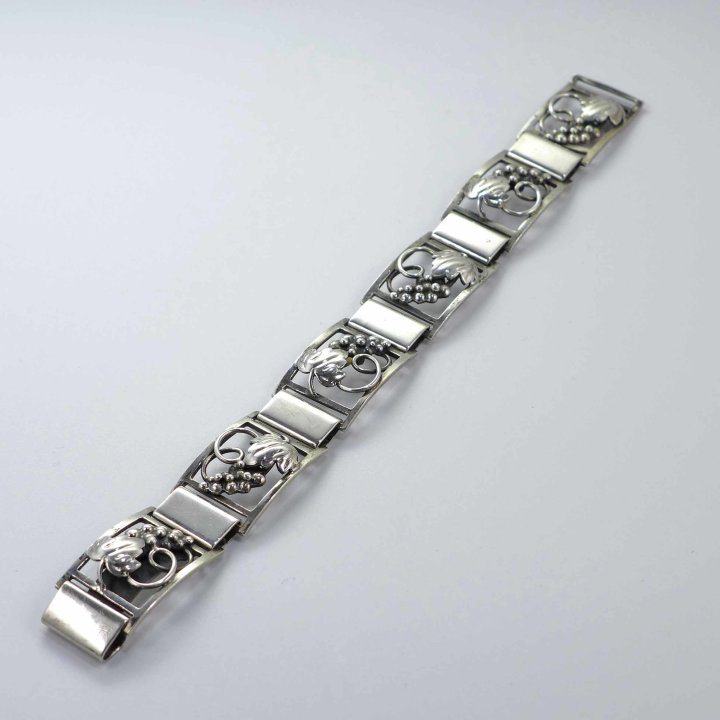 Munksgaard-Faborg - Silver bracelet with vines