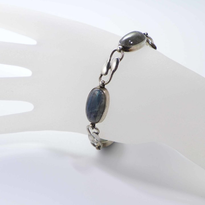 Art nouveau bracelet with labradorite