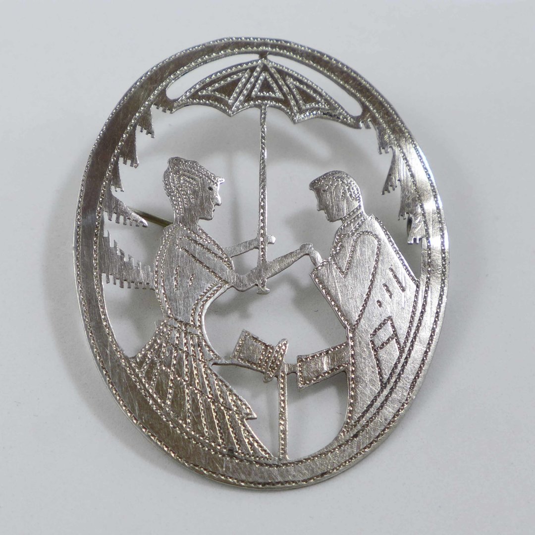 Sawn silver brooch with Biedermeier couple