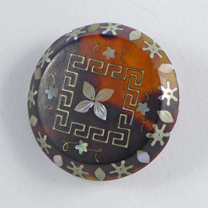 Brooch with inlays from the 19th century