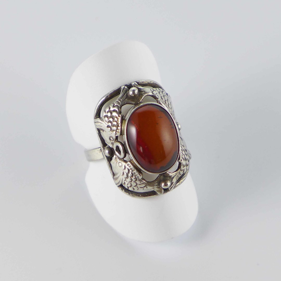 Fischland - Ring with amber and fish motifs