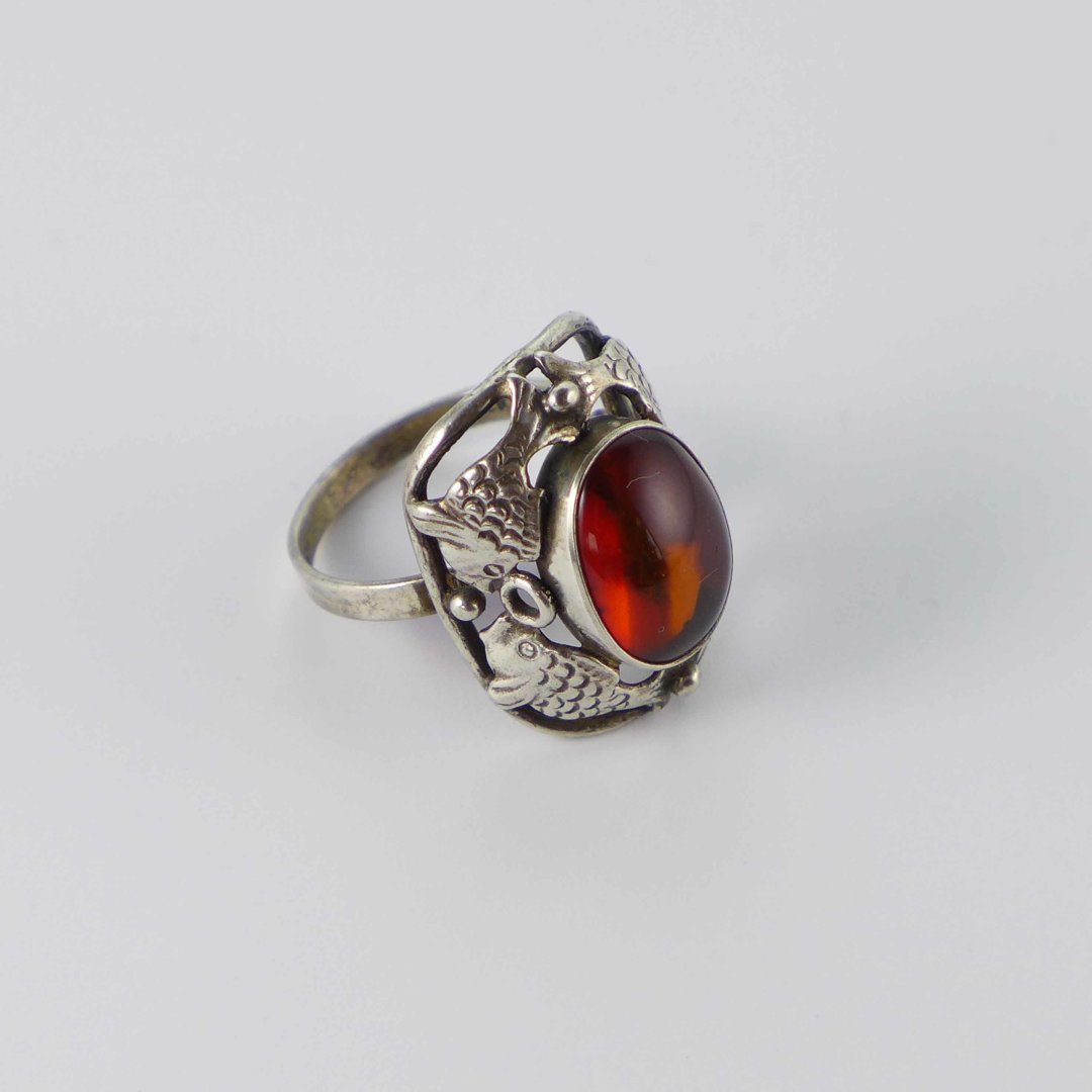 Fischland - Ring with amber and fish motifs
