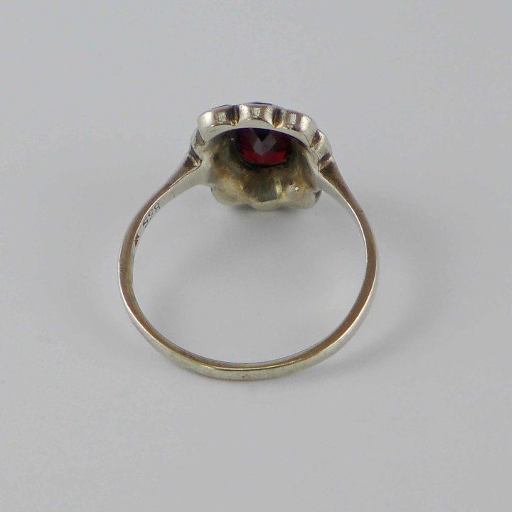 Garnet ring in silver