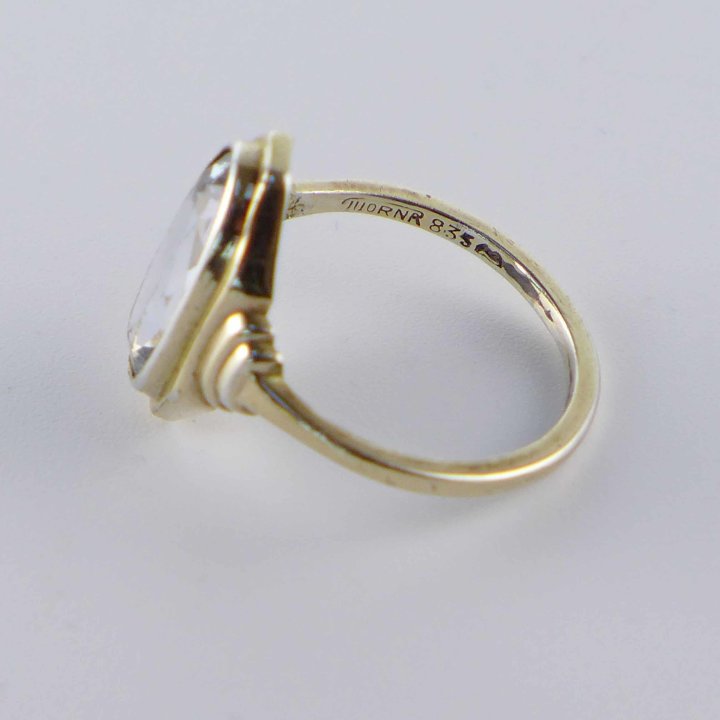 Vergoldeter Art Déco Ring mit aquamarinfarbenem Stein
