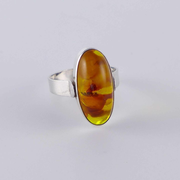 Fischland - Ring with oval amber