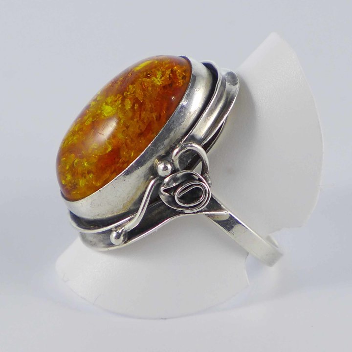 Handmade amber ring from the 1970s