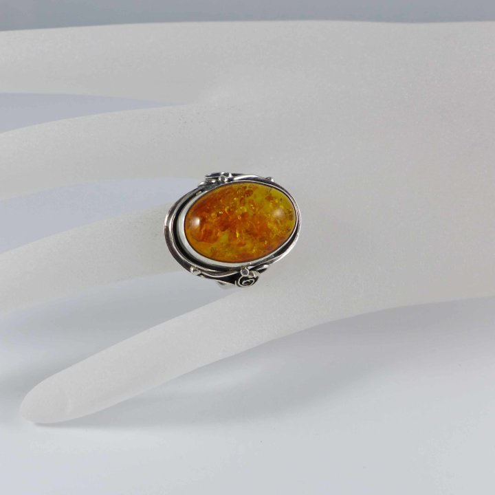 Handmade amber ring from the 1970s