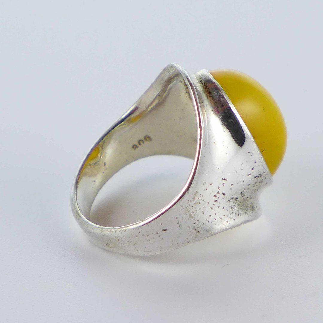 Ring mit Butterscotchbernstein in Silber