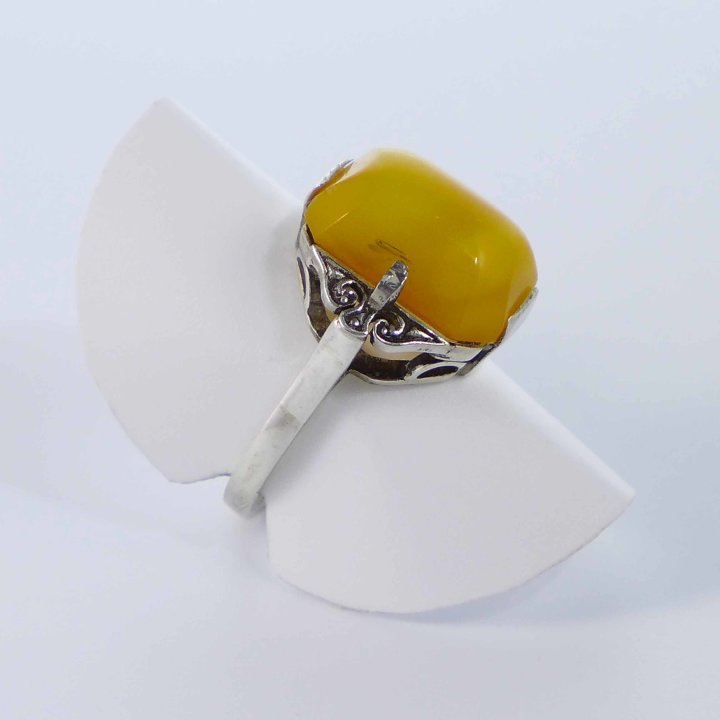 Ring with butterscotch amber from Art Deco