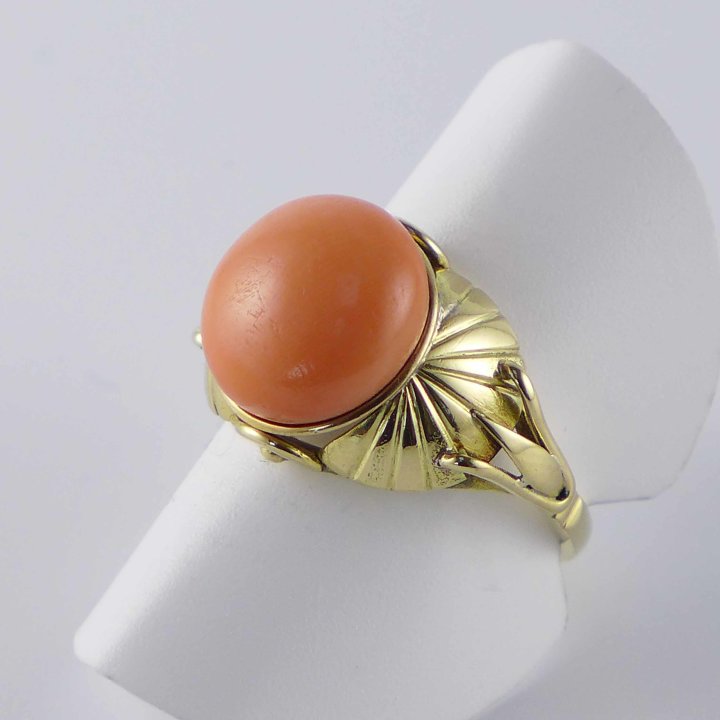 Art Deco gold ring with large coral