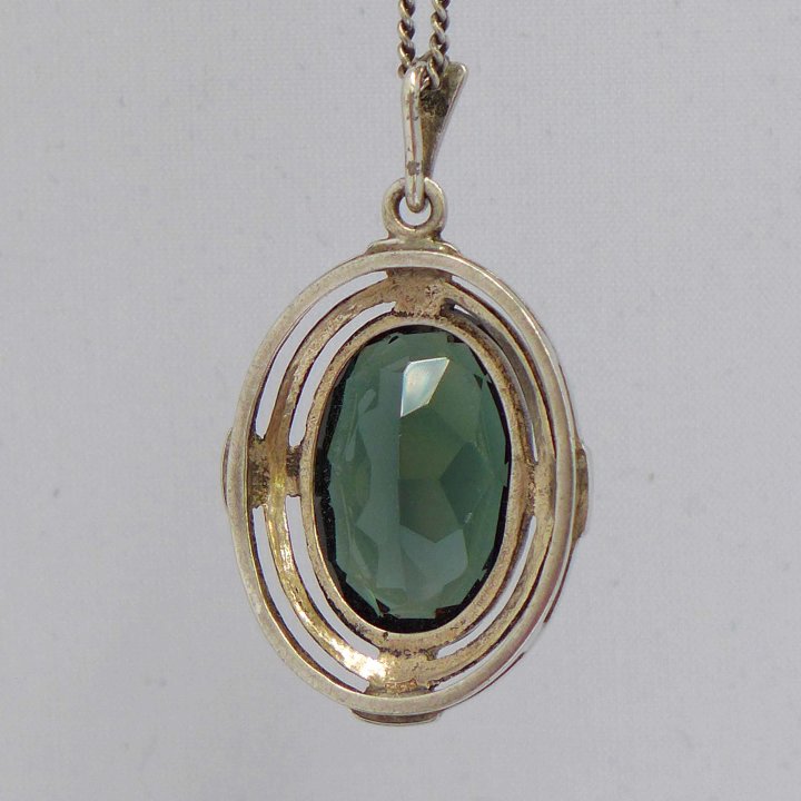 Oval pendant with bottle green stone