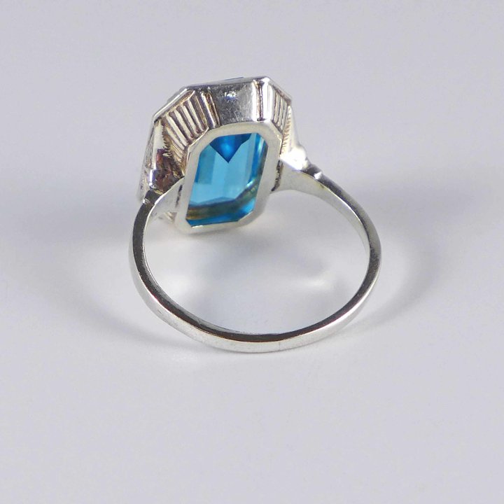 Silver ring with turquoise crystal glass