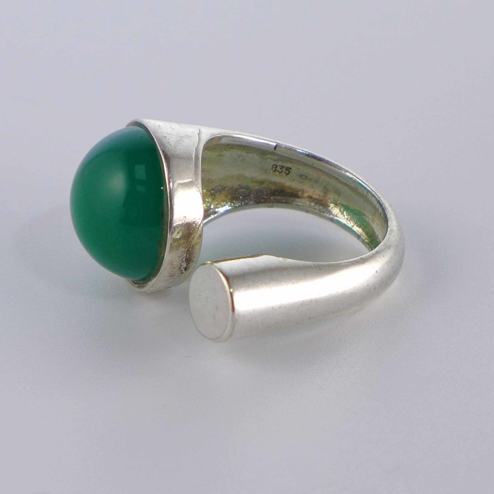 1970s design ring with green agate