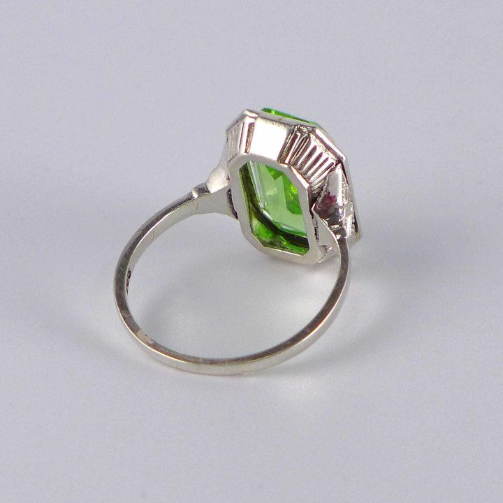 Silver ring with bright green crystal glass