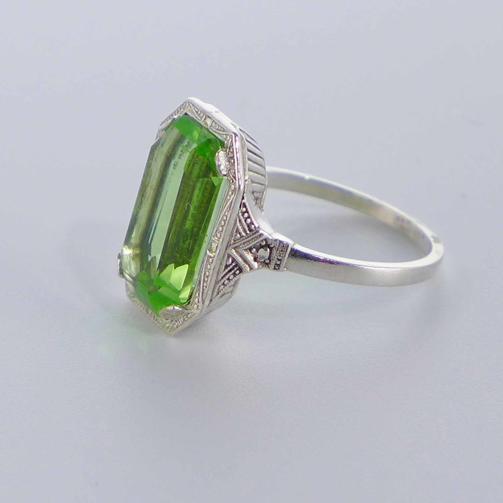 Silver ring with bright green crystal glass