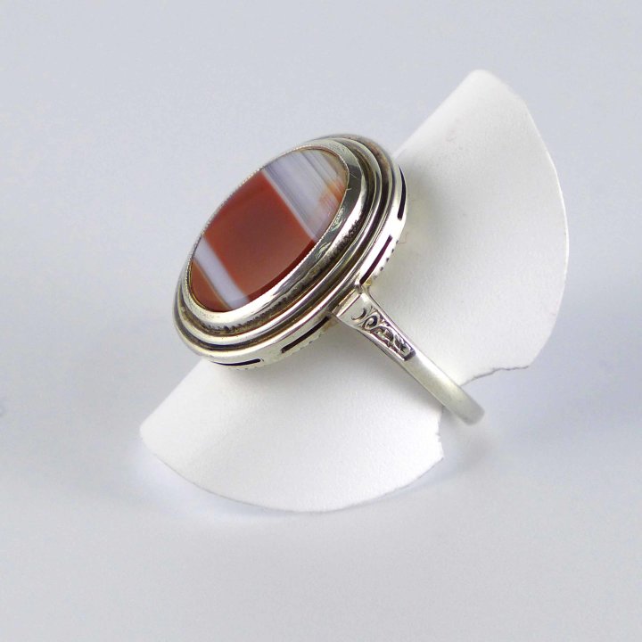 Ring with red stripe agate