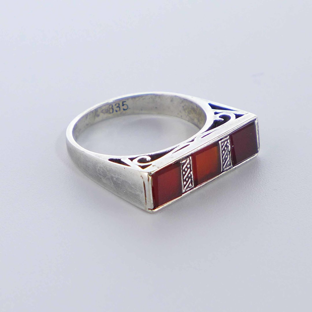 Art Deco ring with carnelians