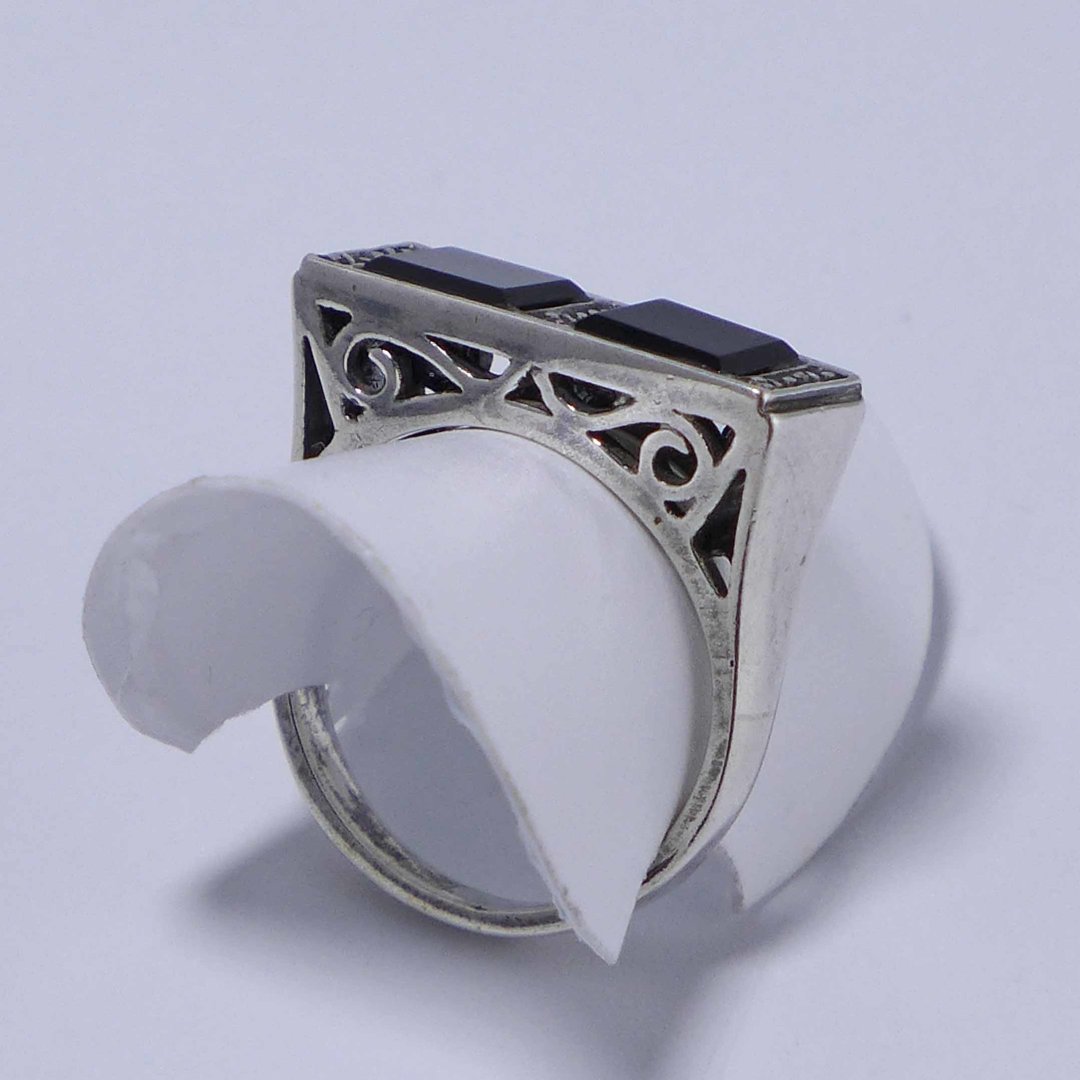 Art Déco-Ring mit Onyx