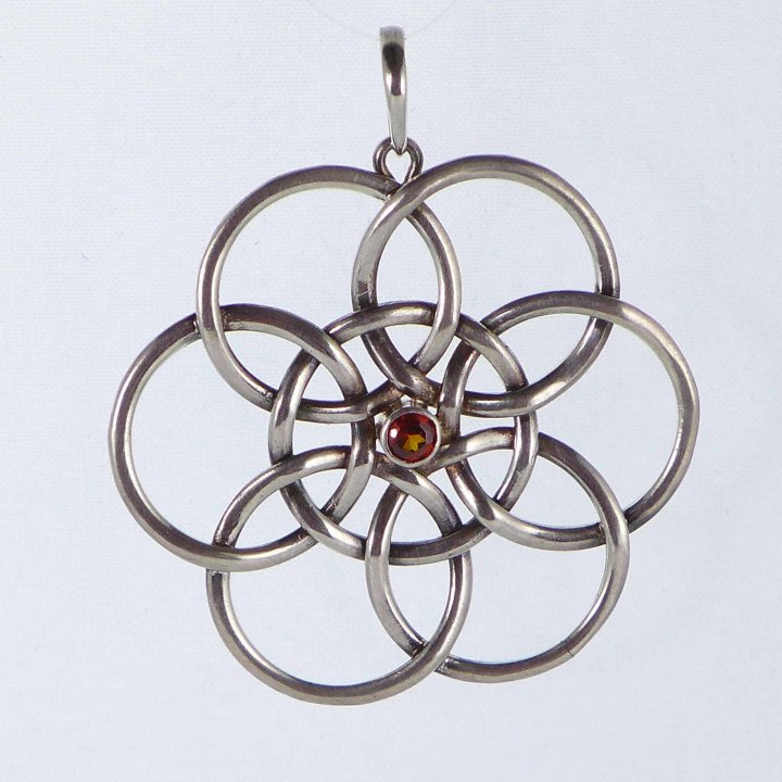 Pendant flower from braided circles
