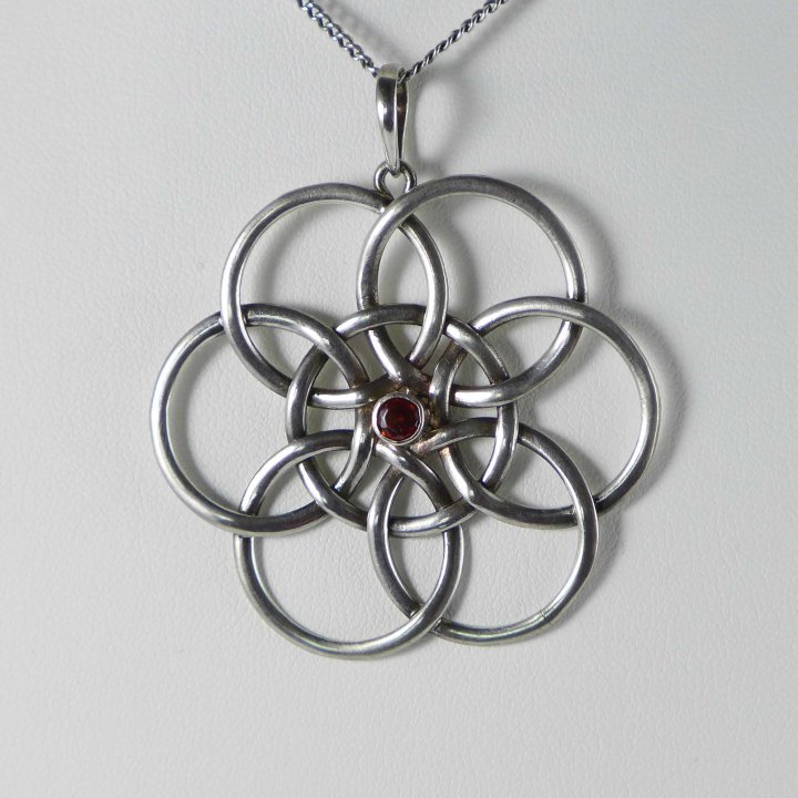 Pendant flower from braided circles