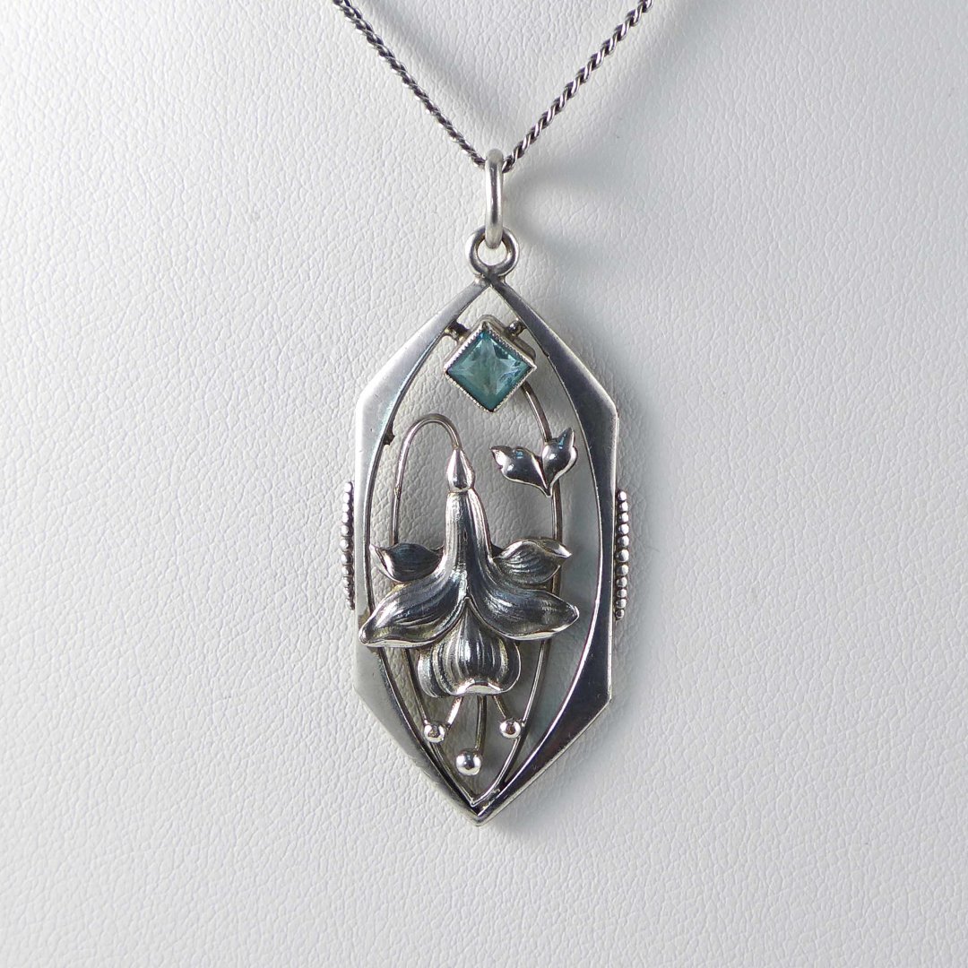 Art nouveau pendant with fuchsia and light blue stone