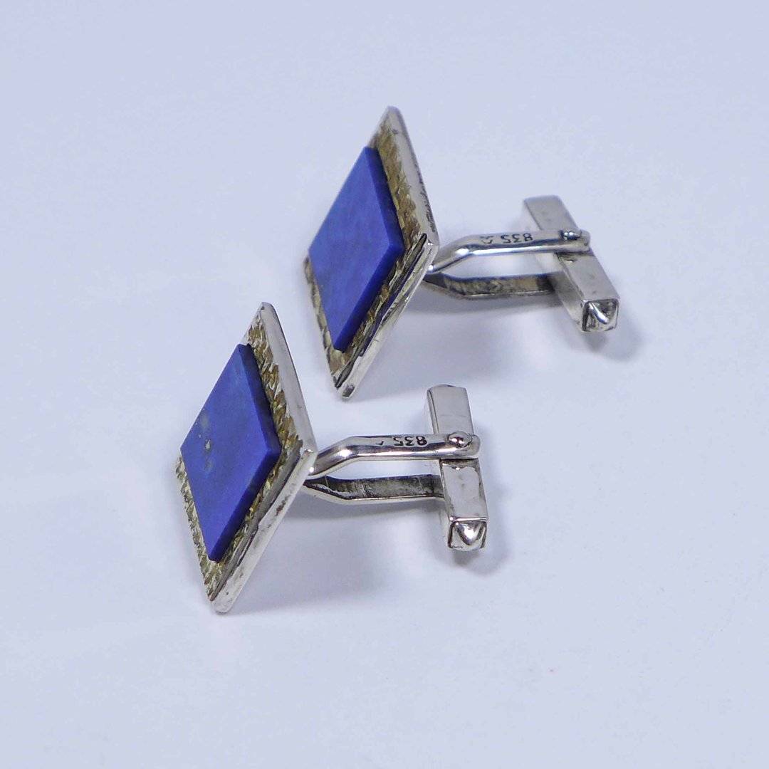 Bicolor cufflinks with lapis lazuli plates