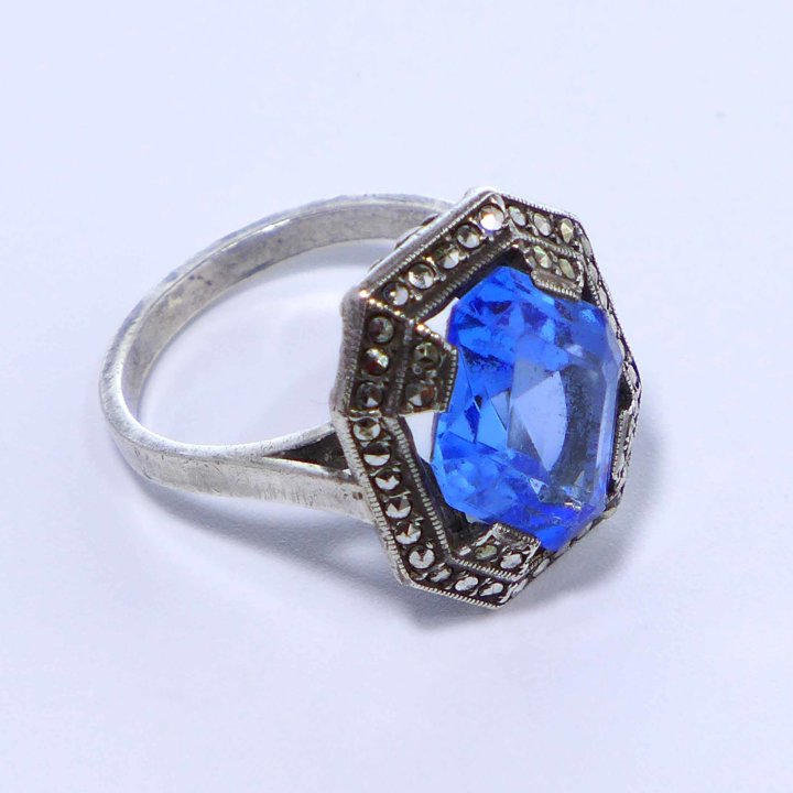 Art Deco Ring mit blauem Kristallglas und Markasiten