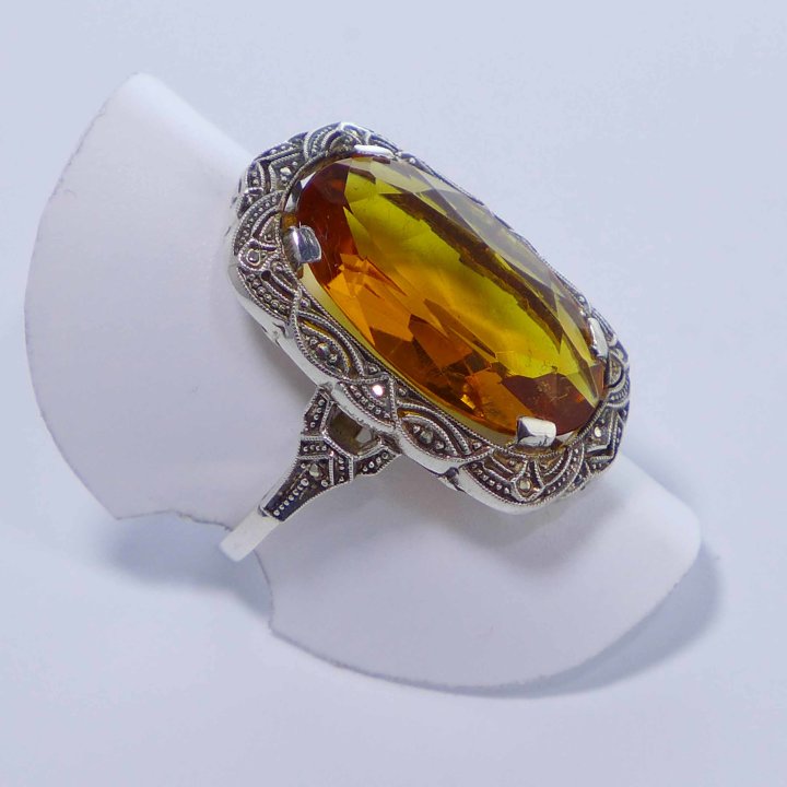 Silver ring with citrine crystal glass