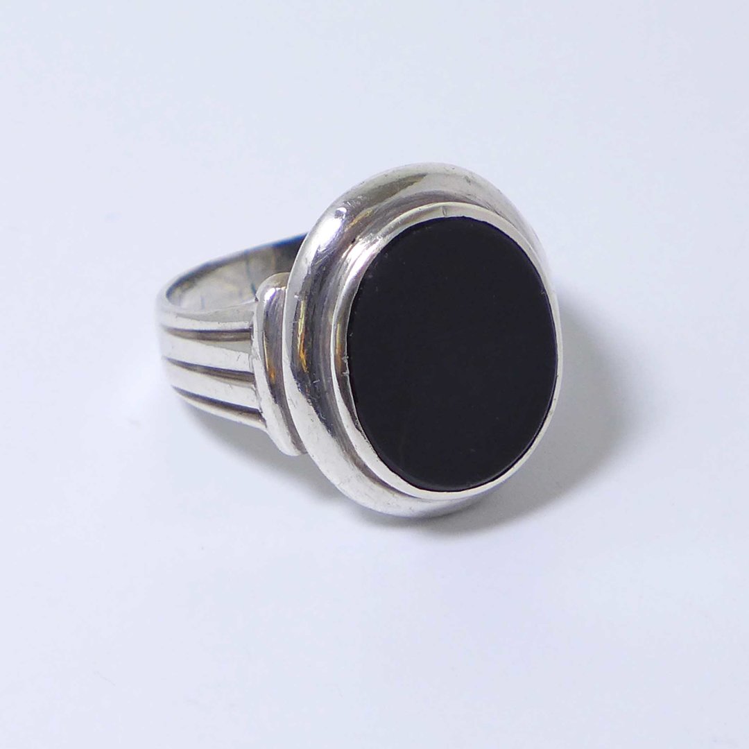 Silver ring with oval onyx