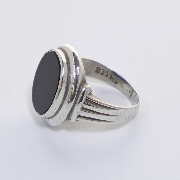 Silver ring with oval onyx