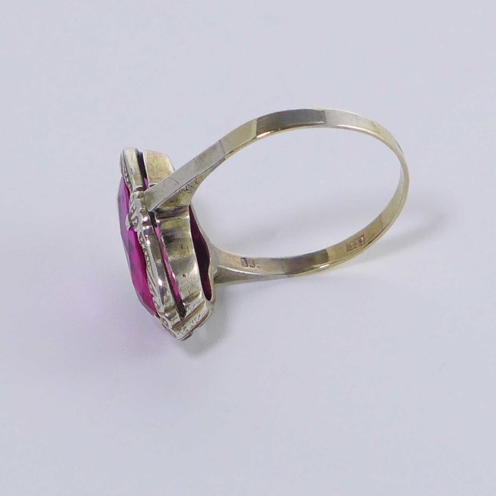 Art Déco Ring mit pinkem Stein