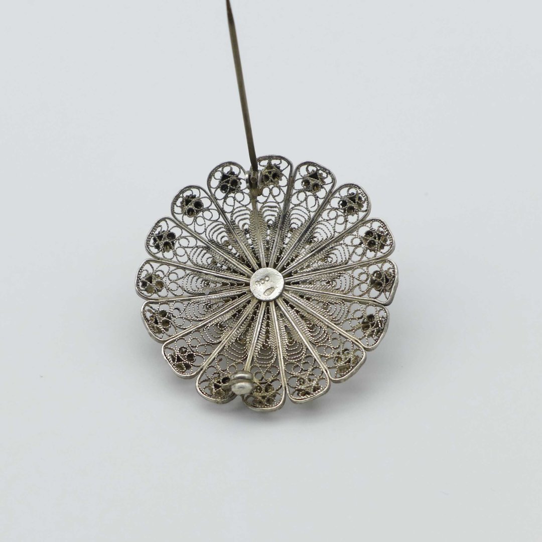 Round filigree brooch in silver