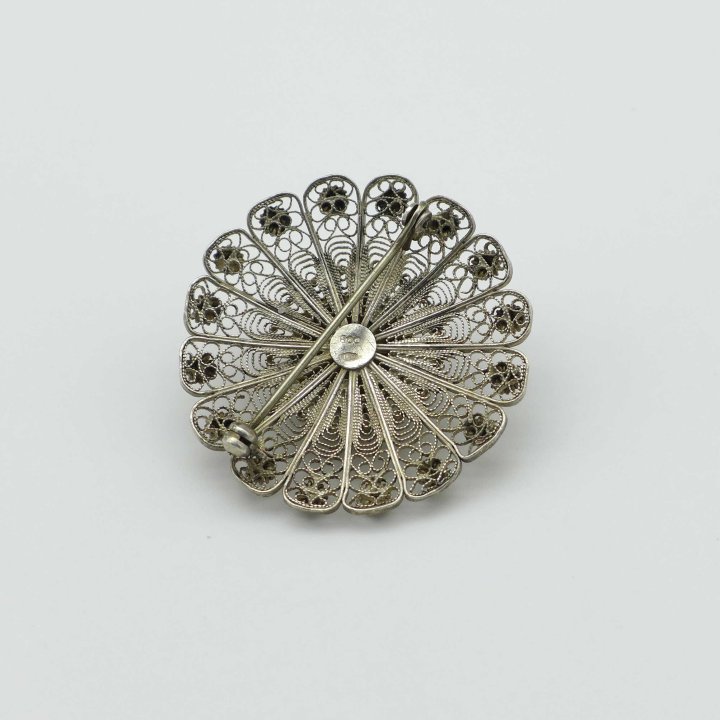 Round filigree brooch in silver