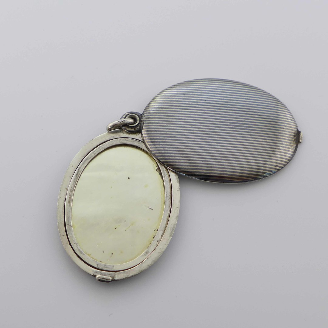 Niello pendant with mirror