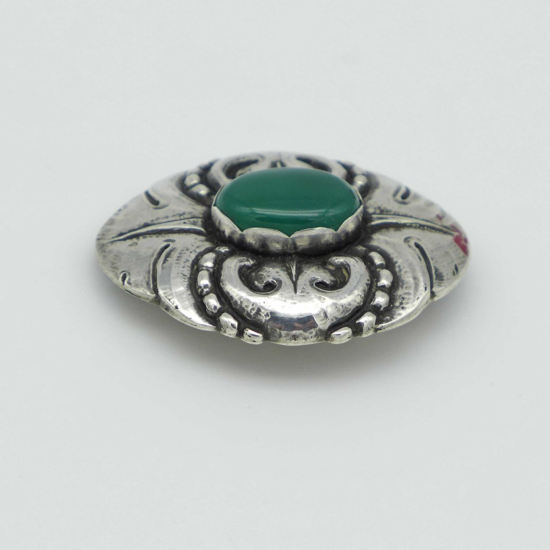 Silver brooch with green agate in Skønvirke style