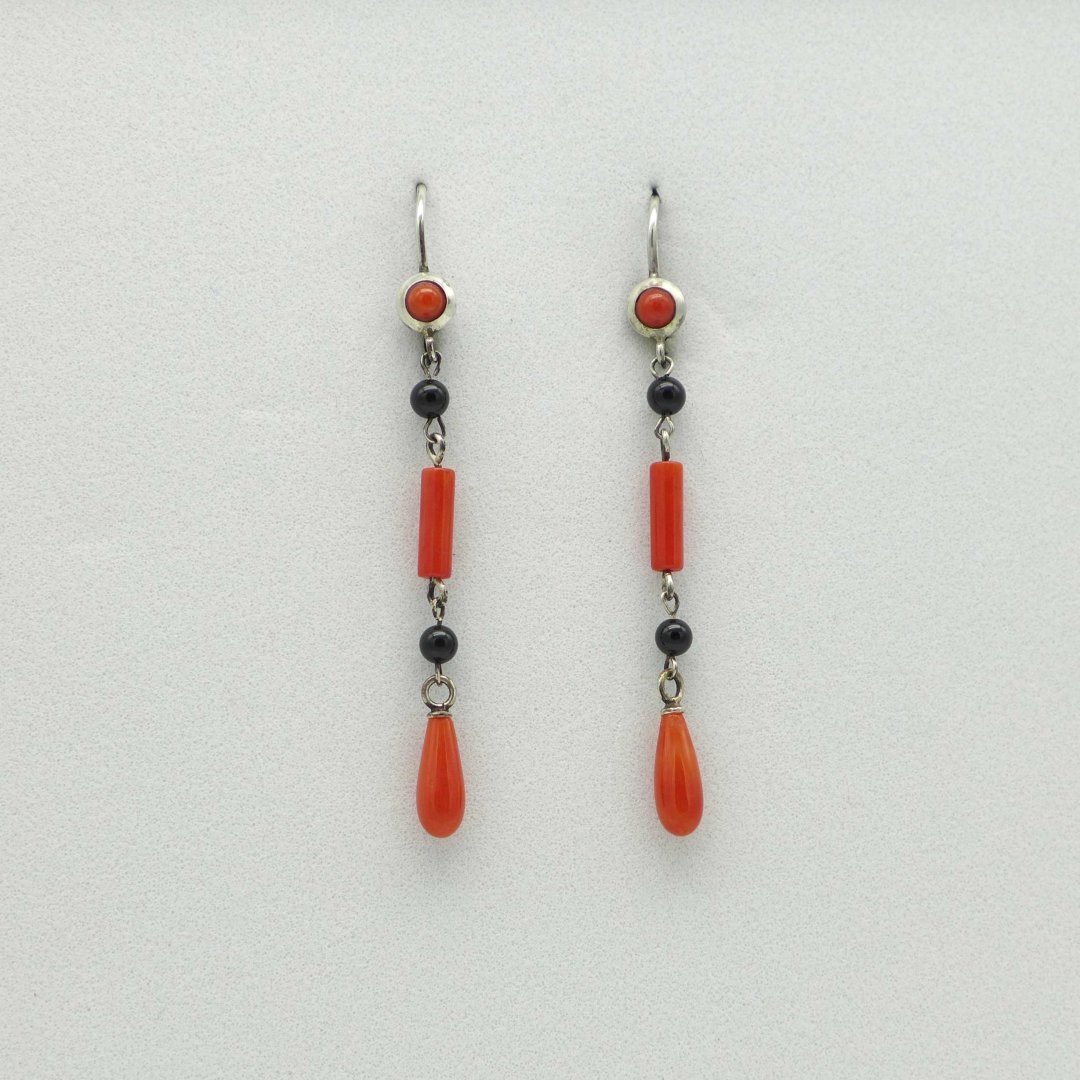 Long coral earrings with onyx