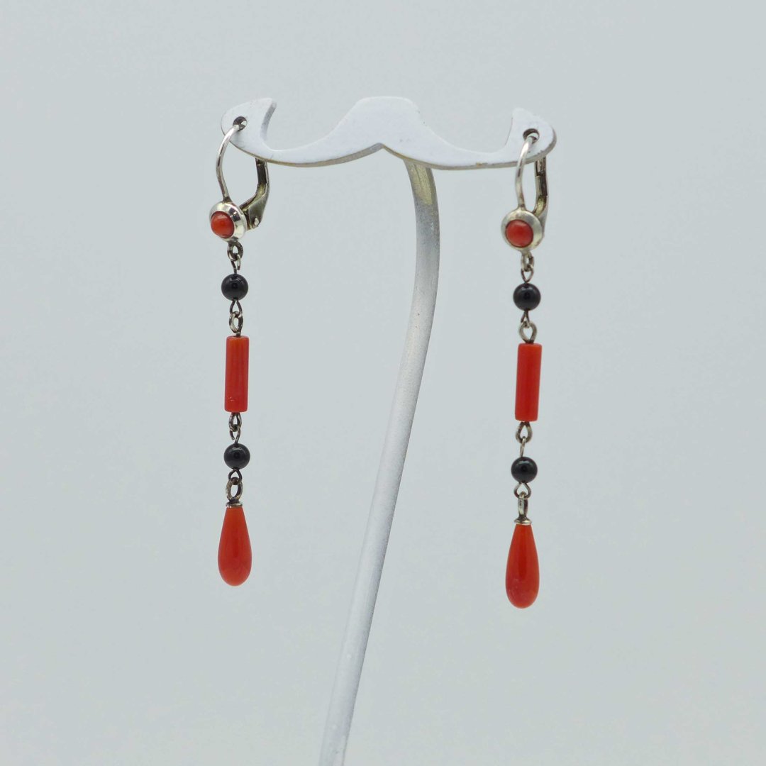 Long coral earrings with onyx