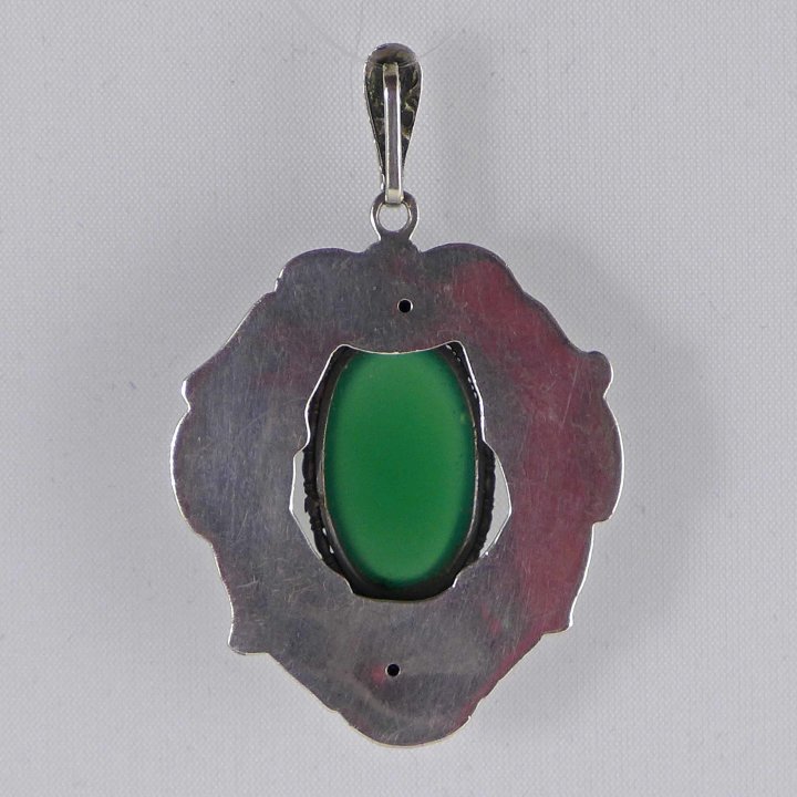 Driven art nouveau pendant with green agate