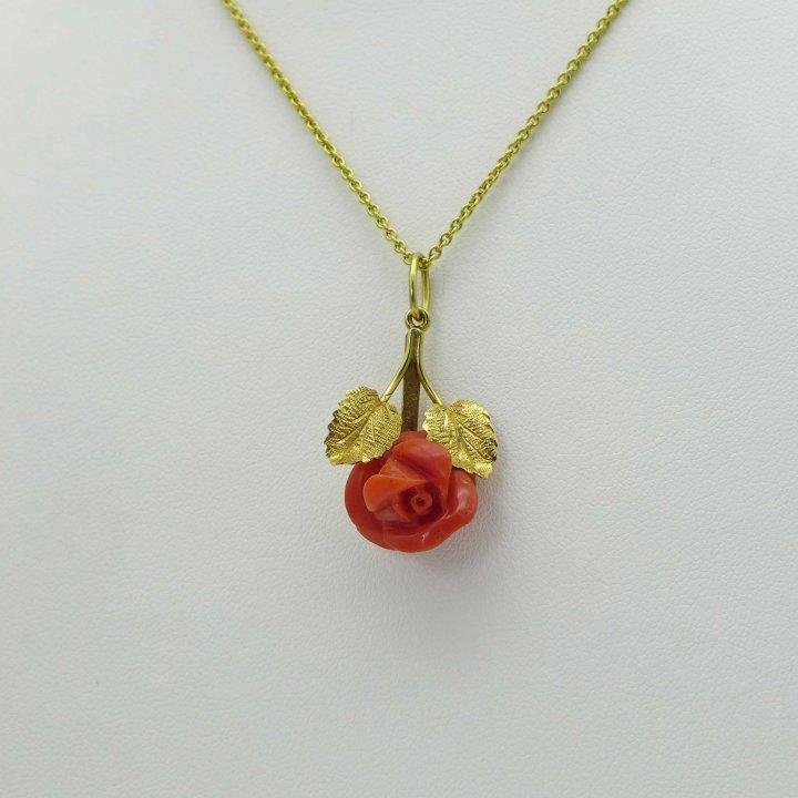 Gold pendant with coral Rose