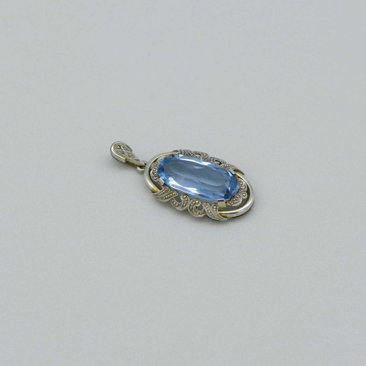 Oval Art Deco pendant with light blue stone