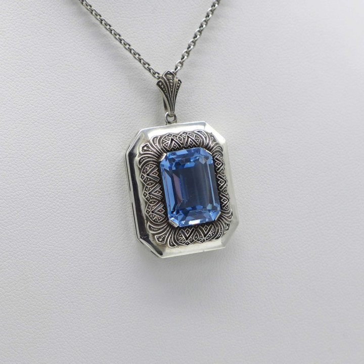 Massive Art Deco pendant with aquamarine stone
