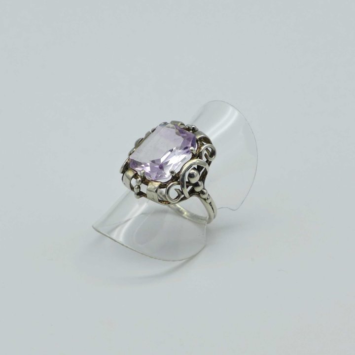 Ring mit Lavendel-Amethyst in Silber