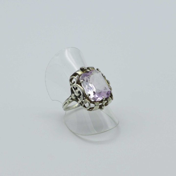 Ring with lavender amethyst in silver