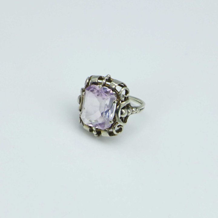 Ring with lavender amethyst in silver