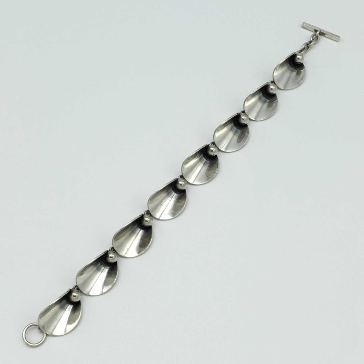 N.E. From - Silver bracelet with graphic flower motif