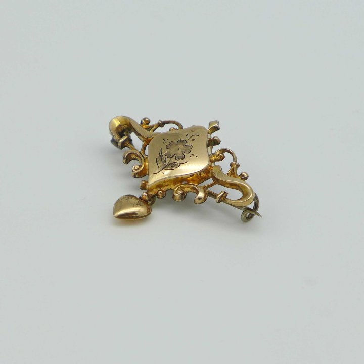 Doublé brooch with heart from the historicism