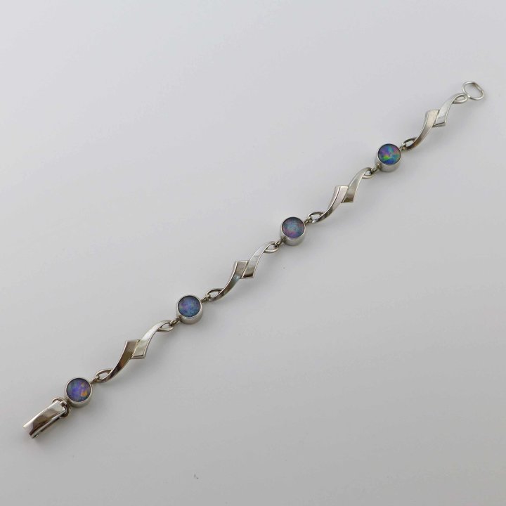Silver bracelet with opal triplets from the 1960s